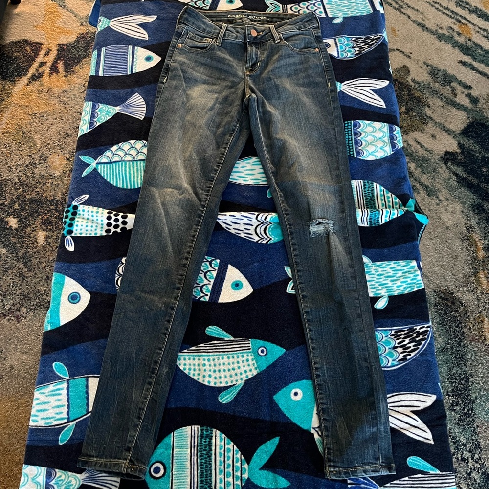 Old Navy Rockstar Ripped Knee Mid Rise Women Jeans. Great Condition